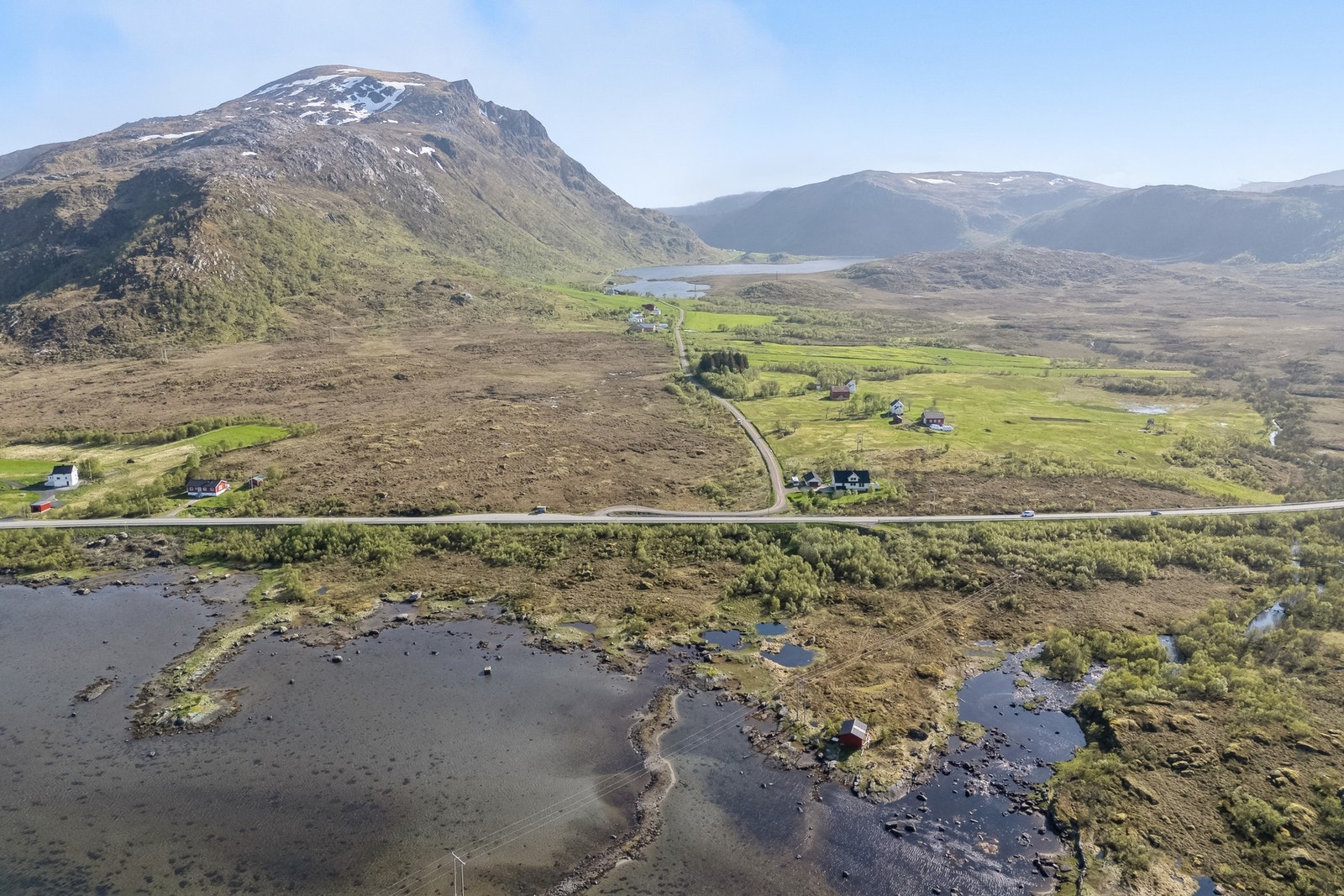 Eiendommen er også en del av et uregistrert jordsameie som fordeles på 2 teiger med beregnet areal på 7 417 618,4 kvm. Galleribilde