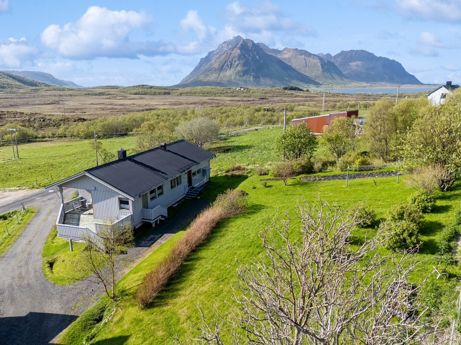 Boligen ligger på Reinhaugen ved Grundstad. Galleribilde