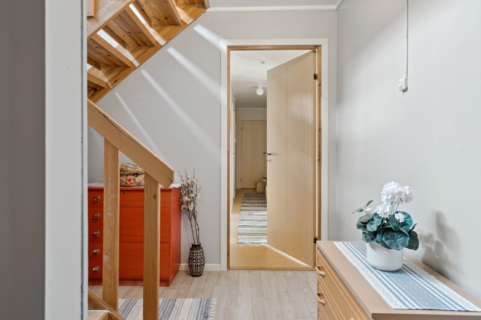 Trappegang i kjelleren. Galleribilde