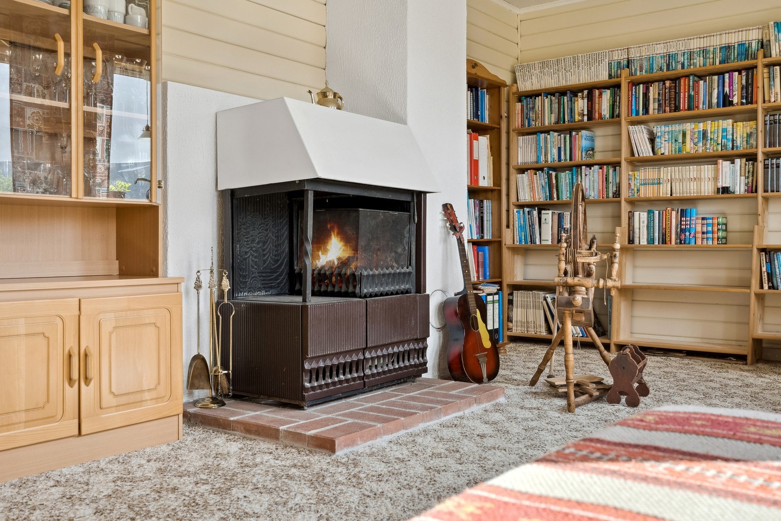 Det er åpen vedfyring her som selger informerer om at ikke har blitt benyttet på flere år. Galleribilde