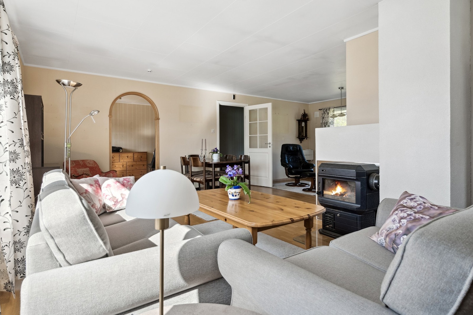 I tillegg til vedfyring, er det varmepumpe i boligen. Galleribilde