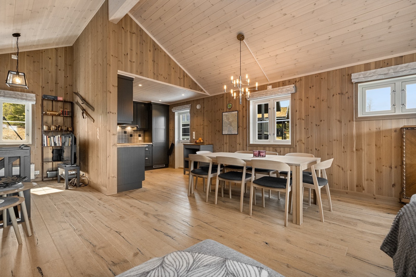 Adkomst ut til åpen terrasse fra kjøkken Galleribilde