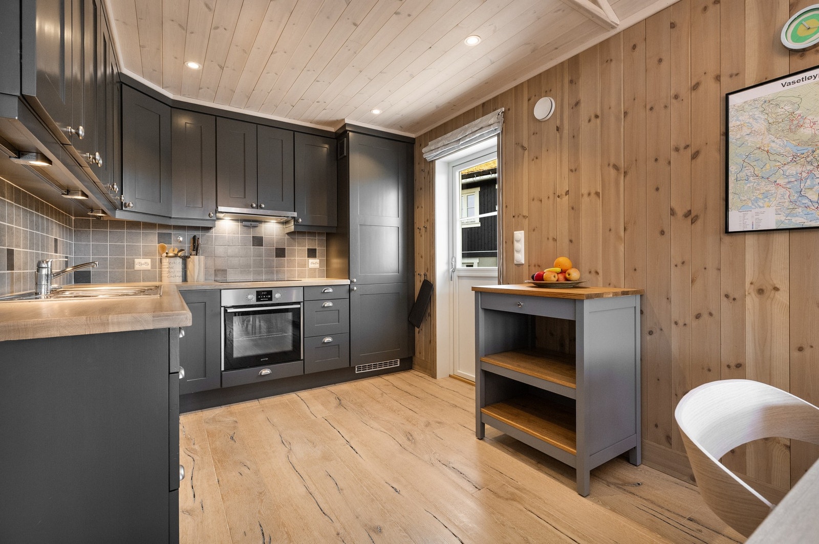 Godt med skap- og benkplass Galleribilde