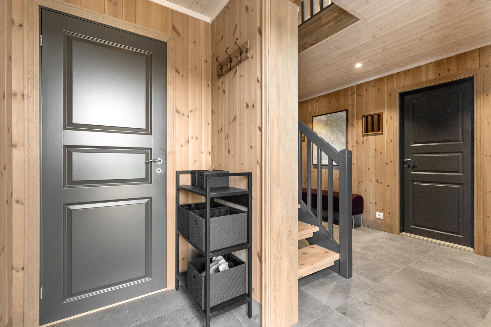 God plass i mellomgang og entré Galleribilde