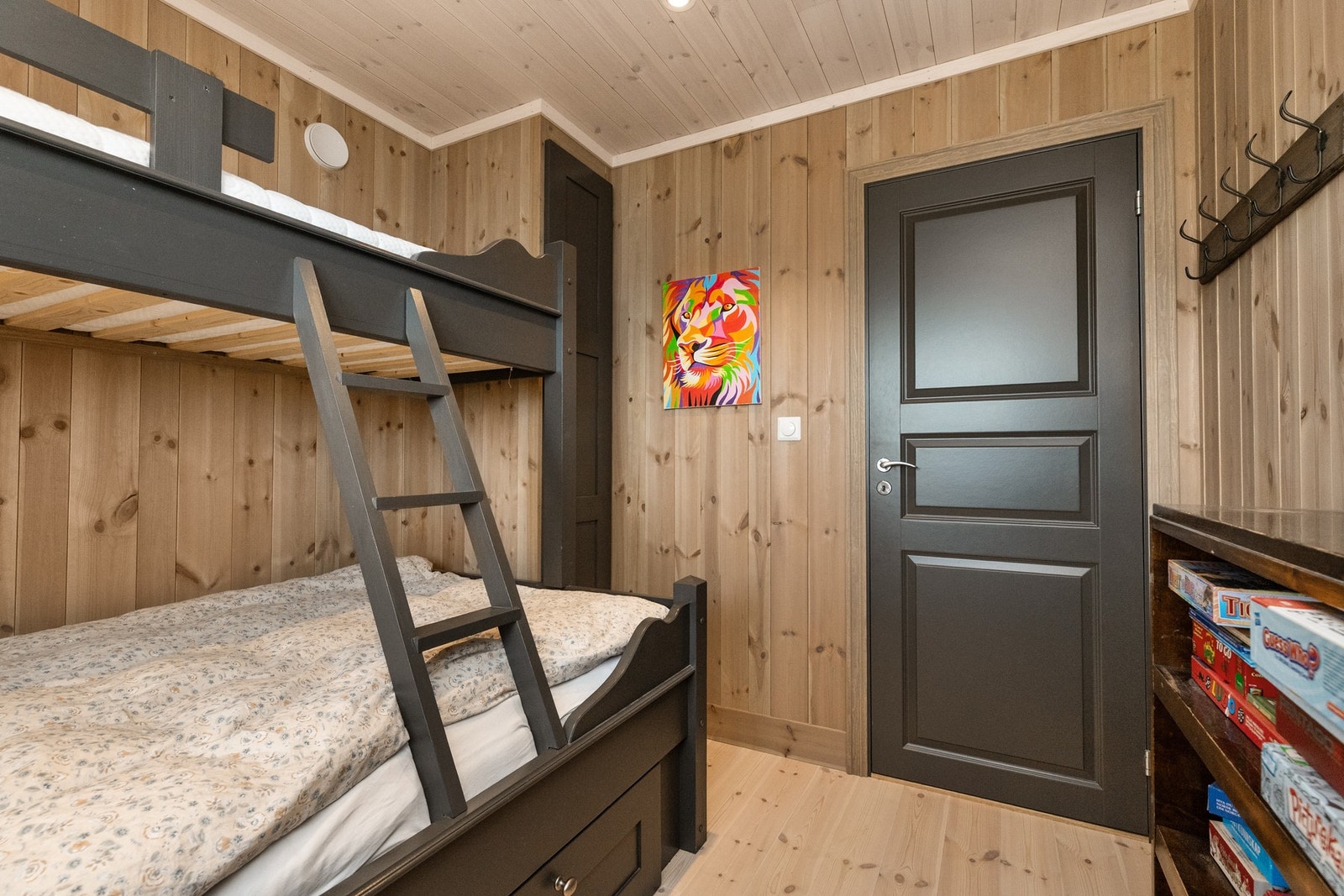 Praktisk oppbevaring under seng Galleribilde