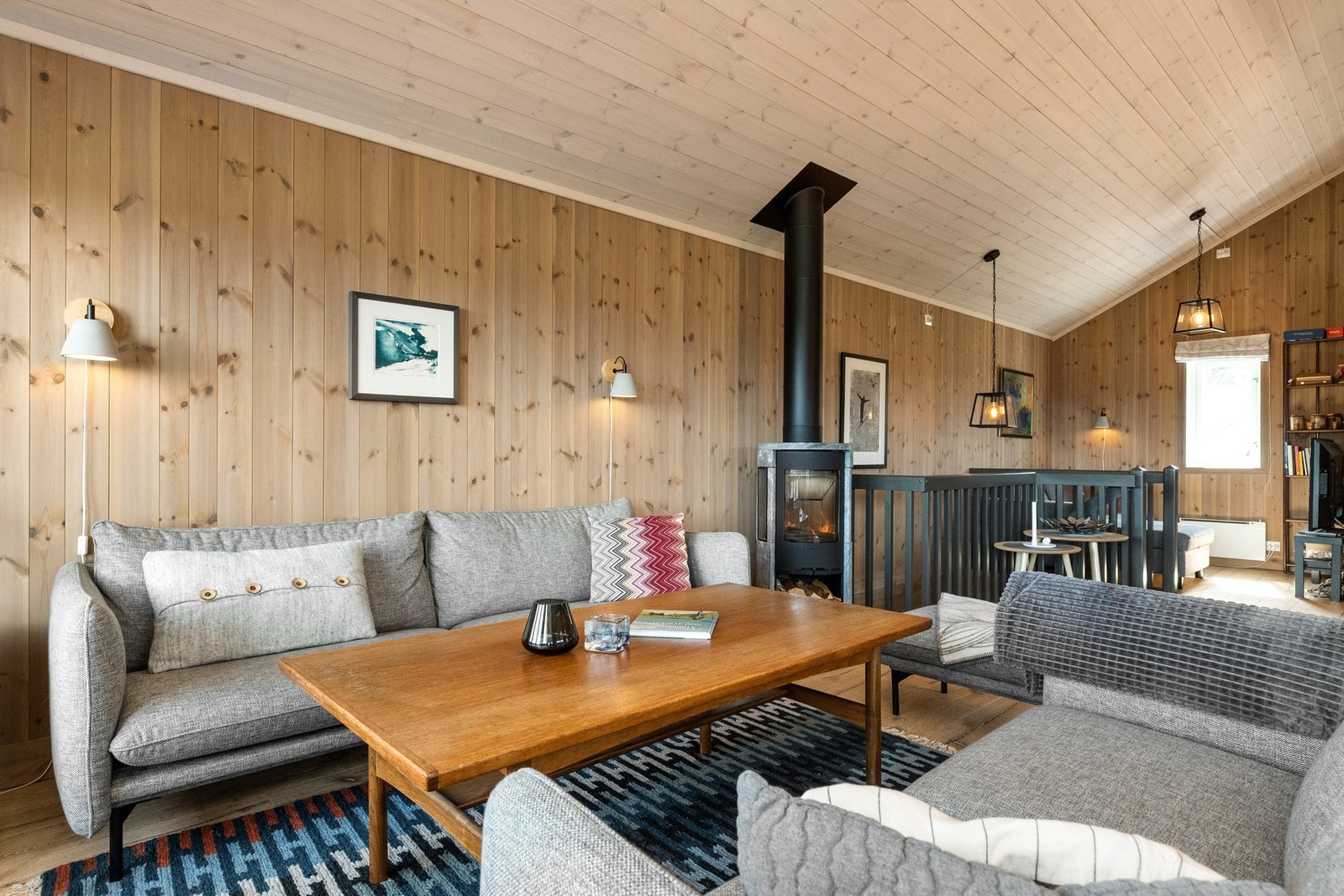 En stilren peisovn skaper både varme og koselig stemning Galleribilde