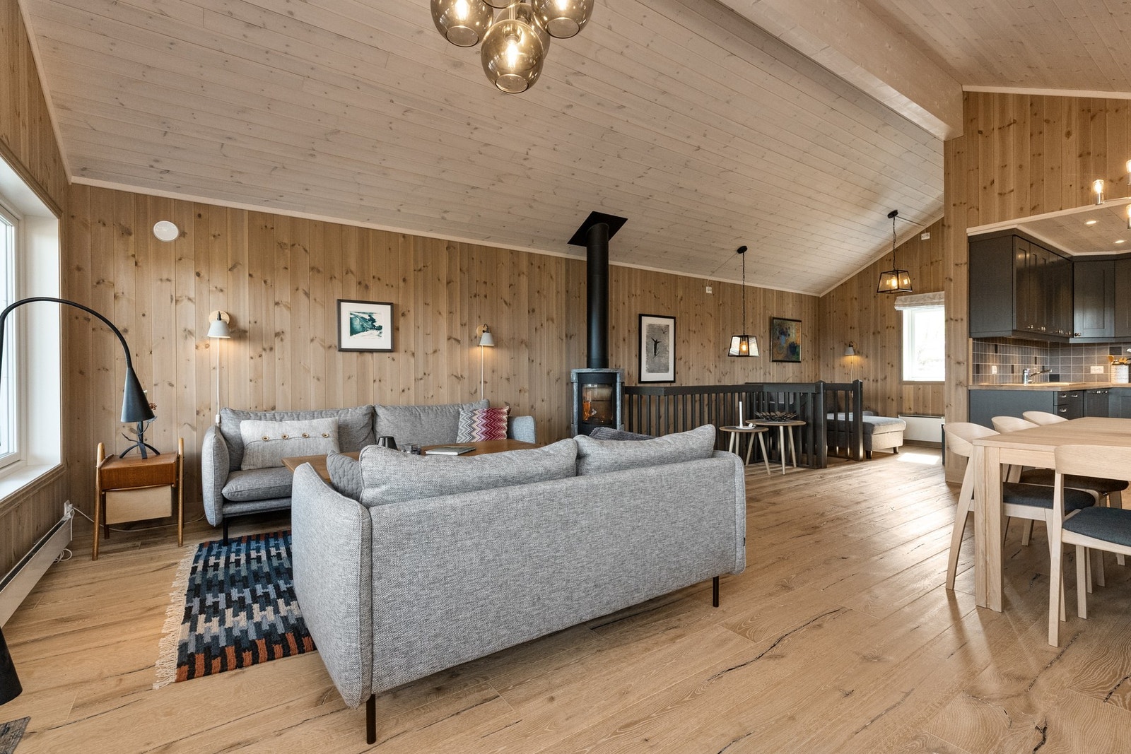 Åpent inn til kjøkken Galleribilde