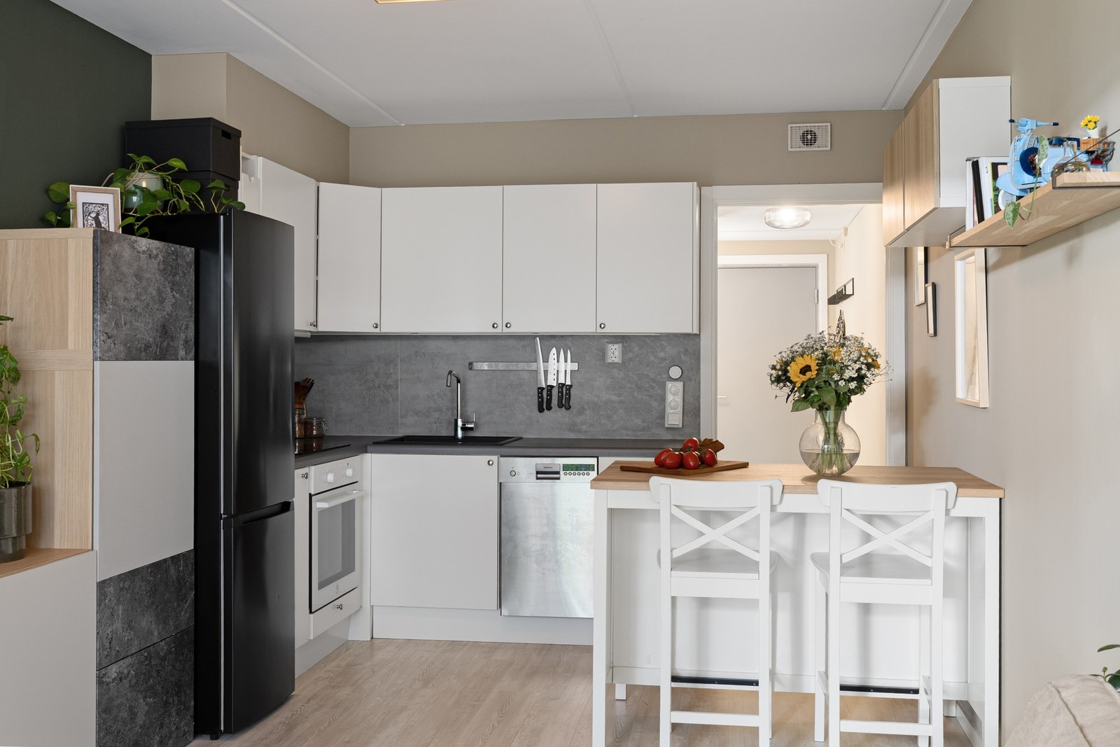 Hvitevarene medfølger handelen. Galleribilde