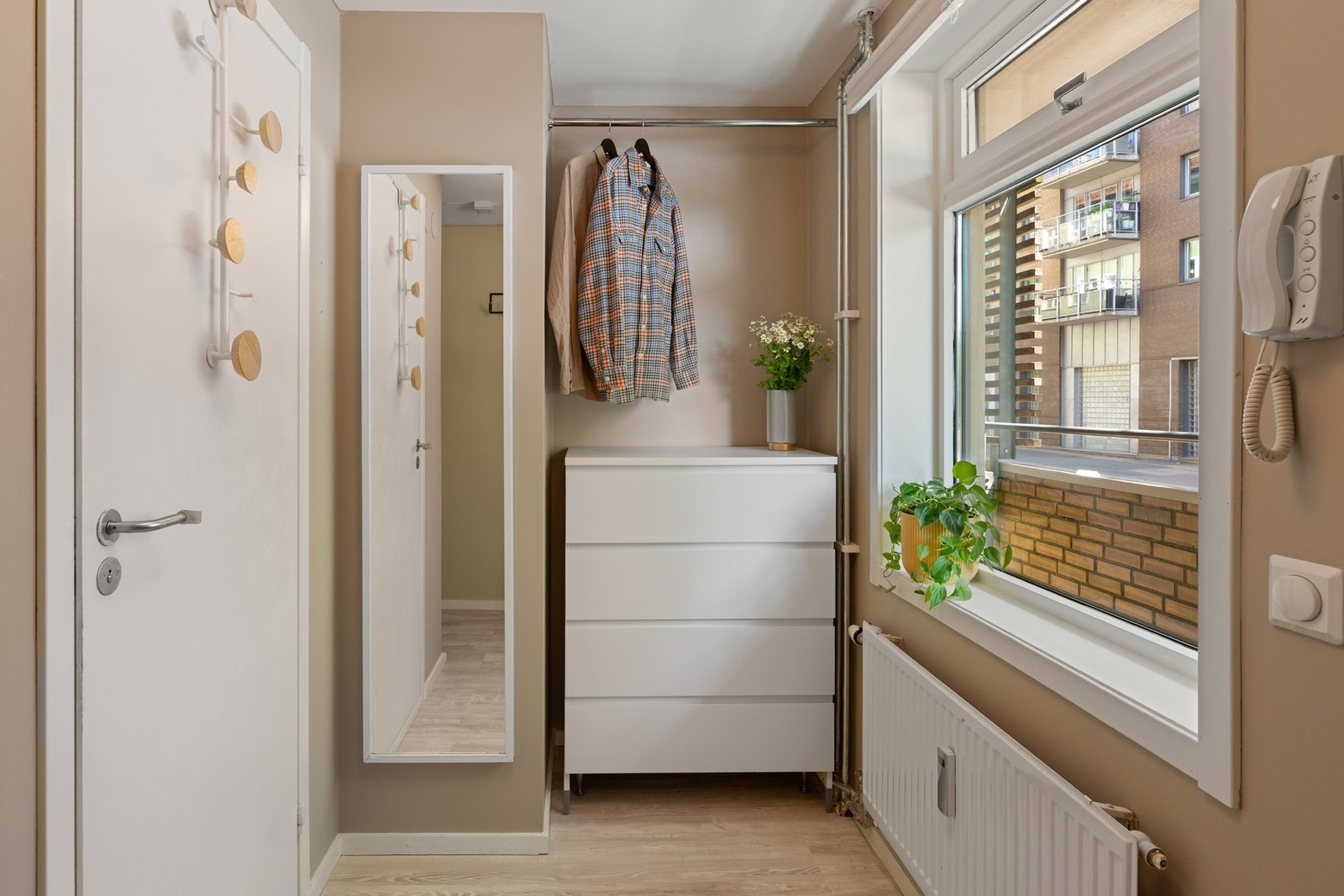 Det er god plass til oppheng av yttertøy. Galleribilde