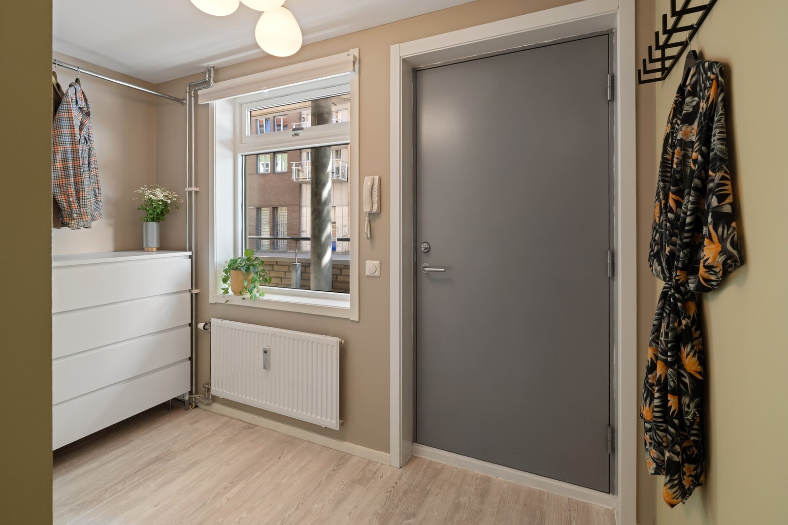 Innbydende entré med callinganlegg. Galleribilde