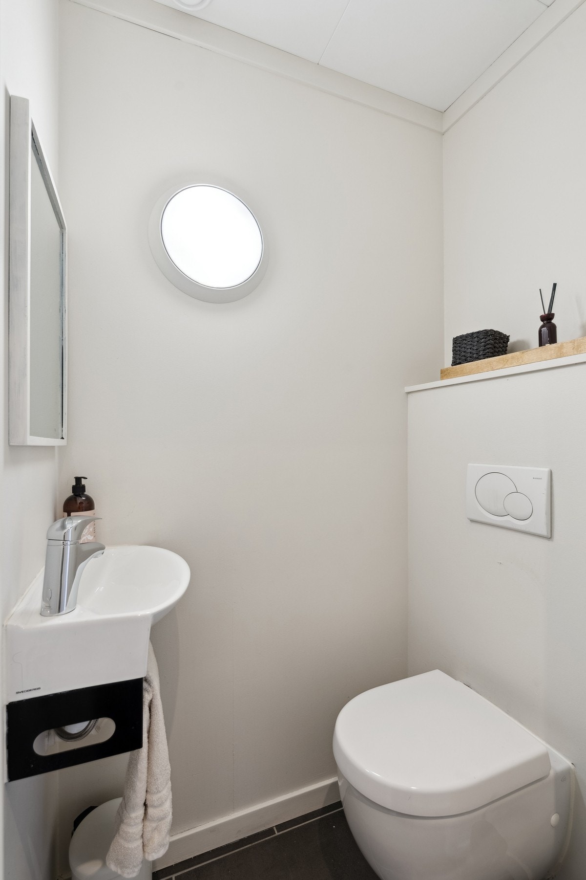 Gjestetoalett ved entreen. Galleribilde