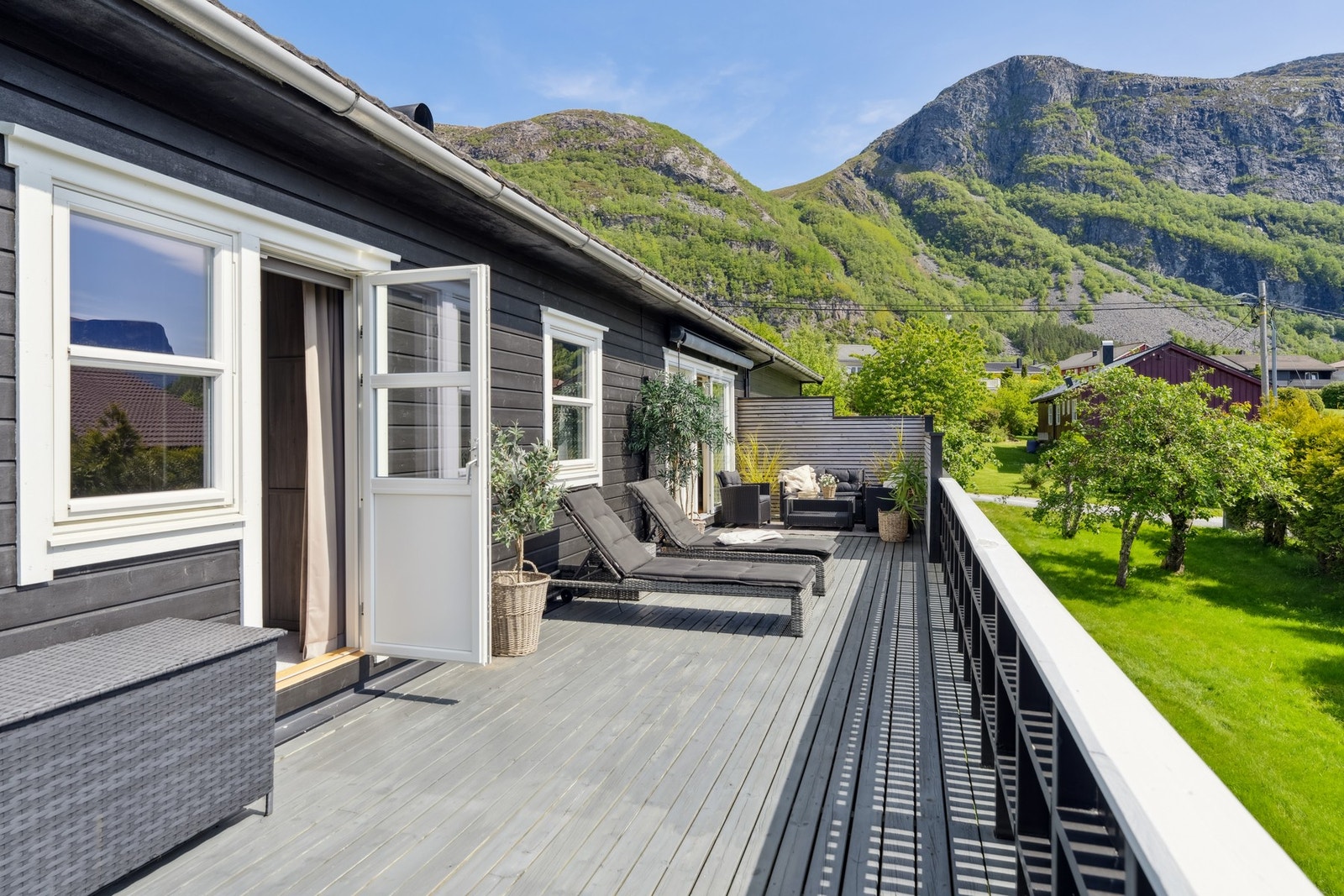 Hovedsoverommet har egen utgang til terrassen. Galleribilde