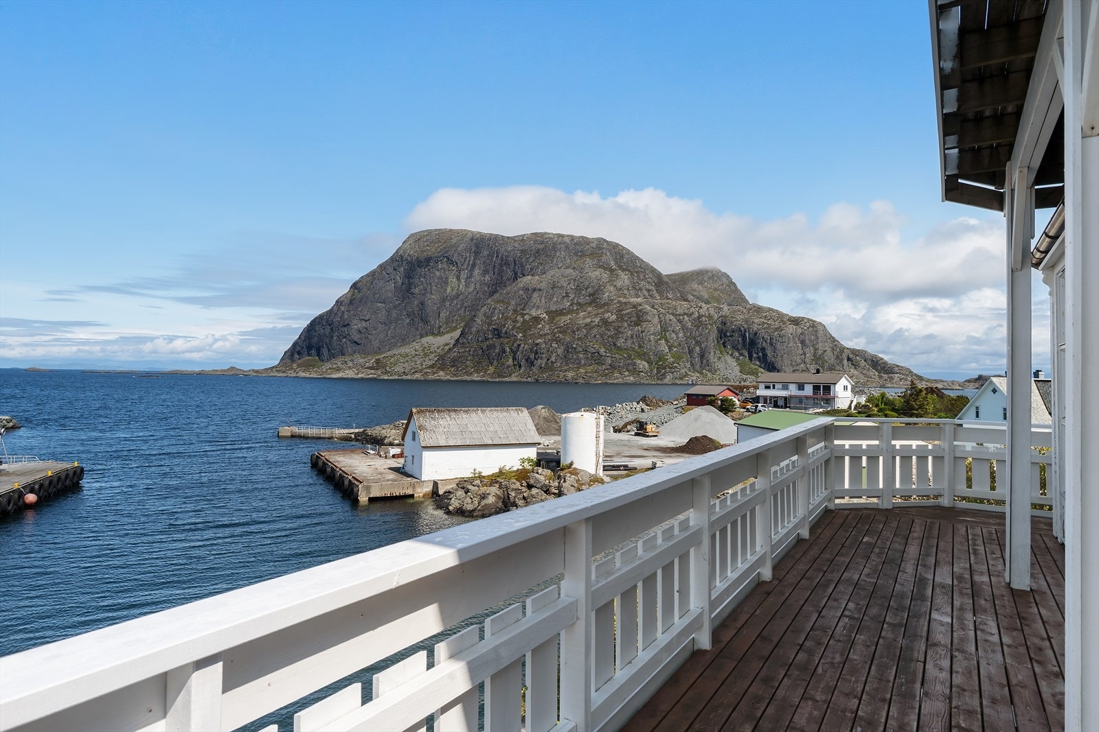 Utsikt mot Alden og havet mot nordvest Galleribilde