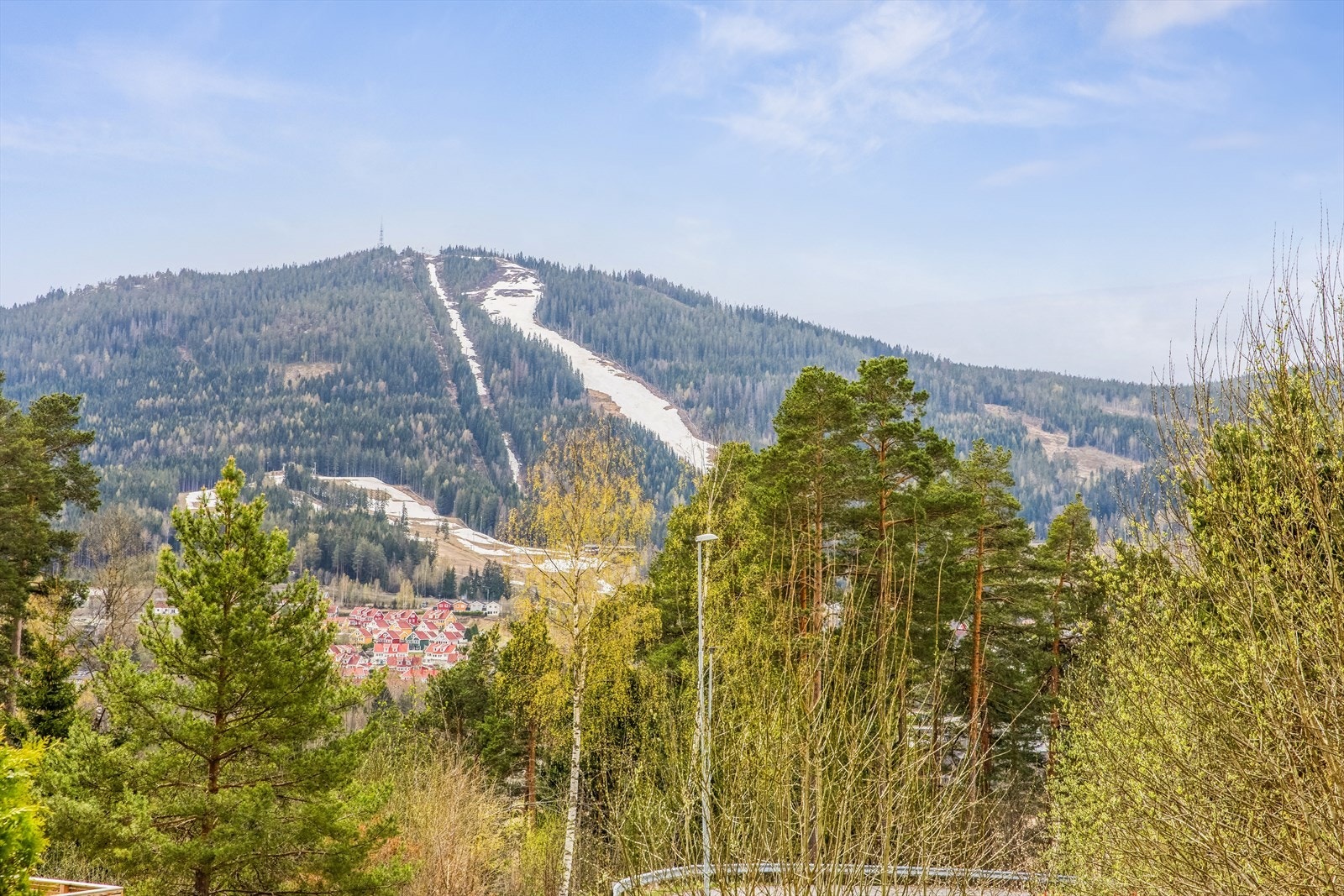 Varingskollen er Nittedals store stolthet. Boligen ligger på solsiden med sol fra morgen til kveld. Galleribilde