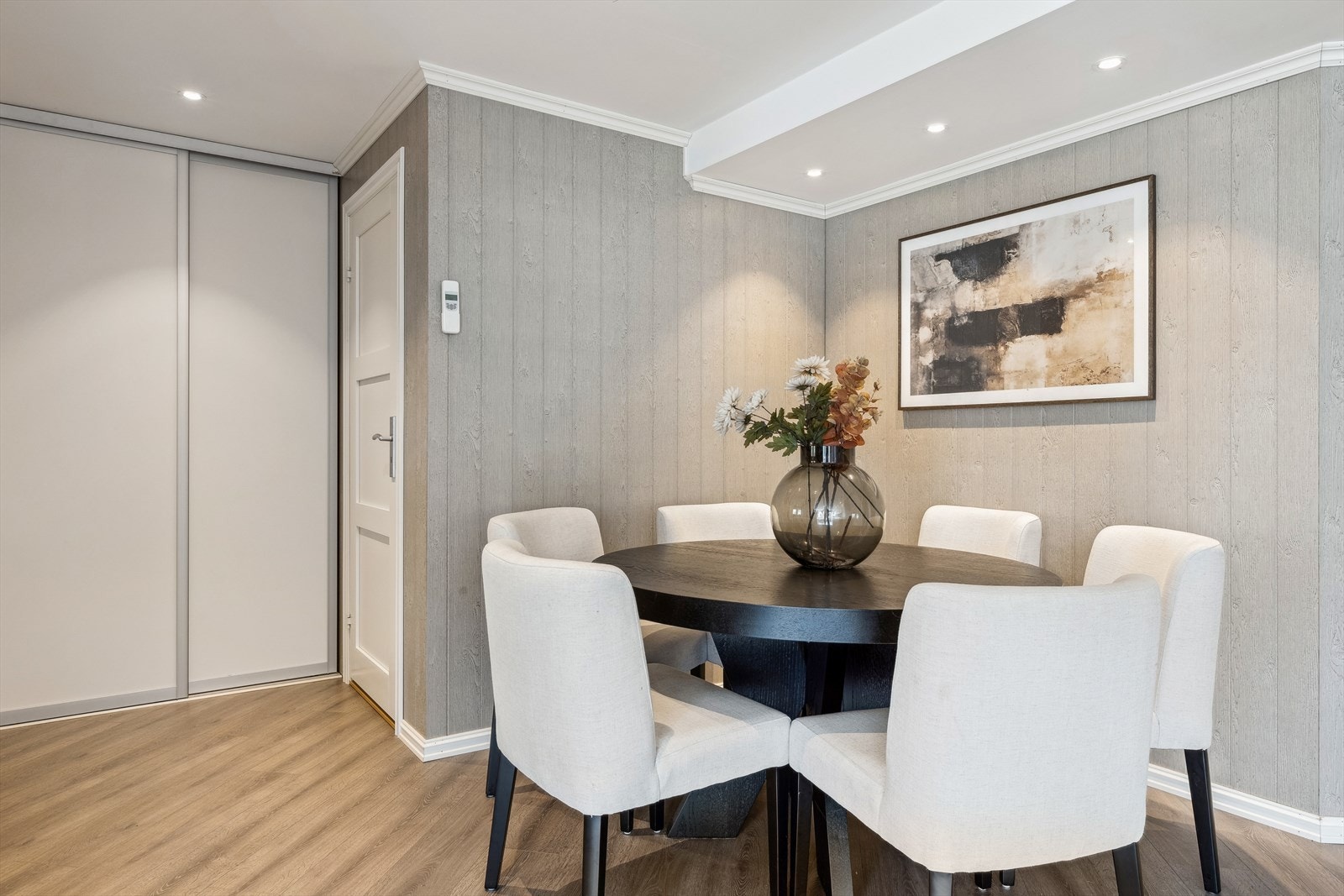 Planløsningen er meget god. Man har eget sikringsskap og egn vannmåler her inne. Galleribilde