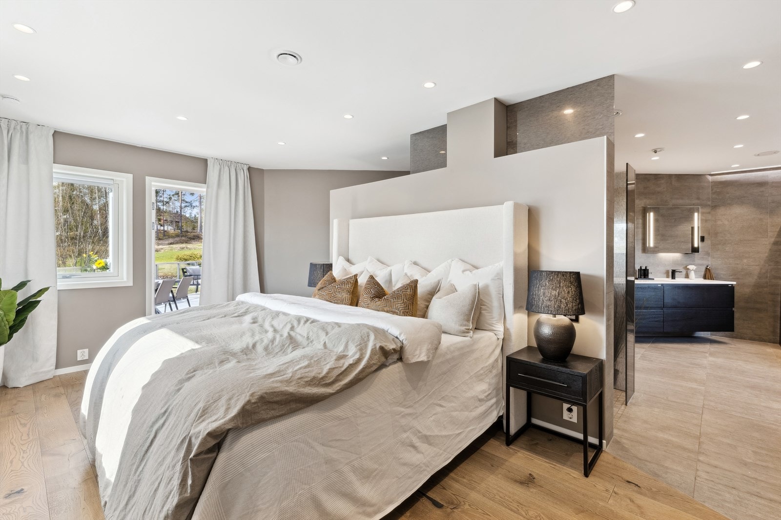 Her har du alt du kunne drømme om. Et stort, deilig rom med alle fasiliteter. Galleribilde