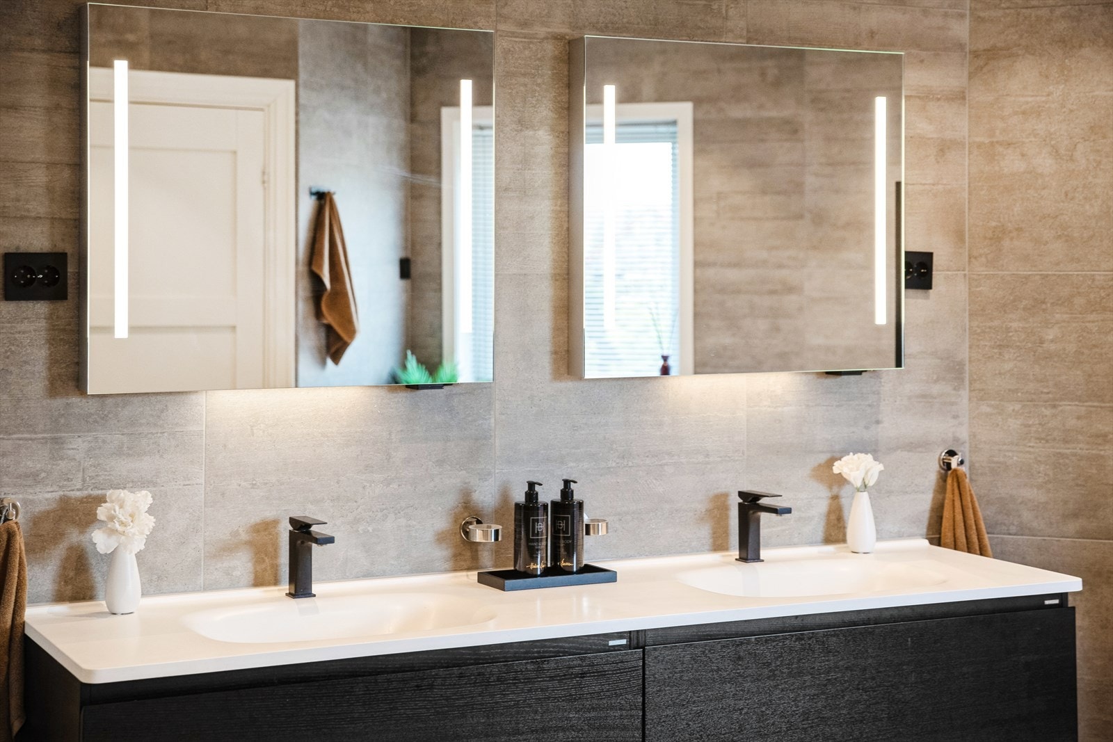 Dette er et praktisk, lekkert og gjennomtenkt rom. Galleribilde