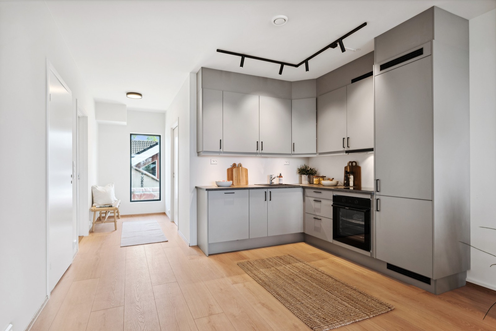 Bildet viser ferdigstilt kjøkken fra visningsleilighet - alt du trenger er på plass. Galleribilde