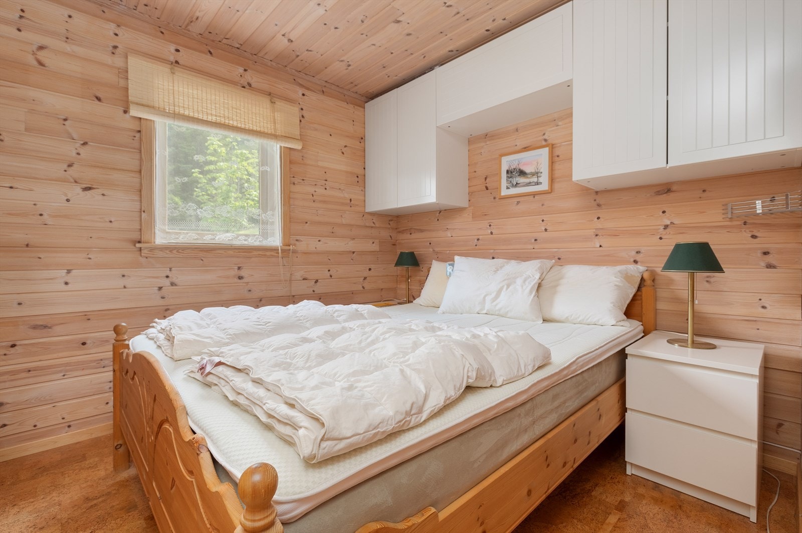 Hovedsoverommet med vegghengt skap Galleribilde