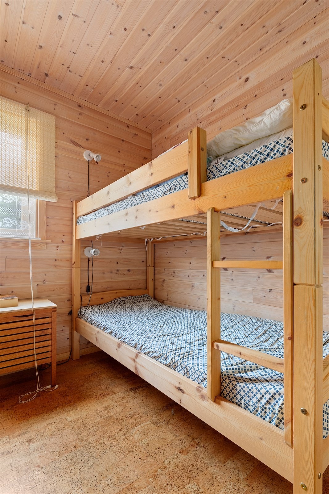 Soverom 2 har god størrelse og er innredet med 2 køyesenger Galleribilde