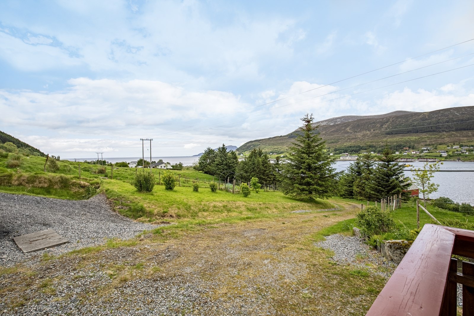 Grusvei helt opp til fritidsboligen Galleribilde