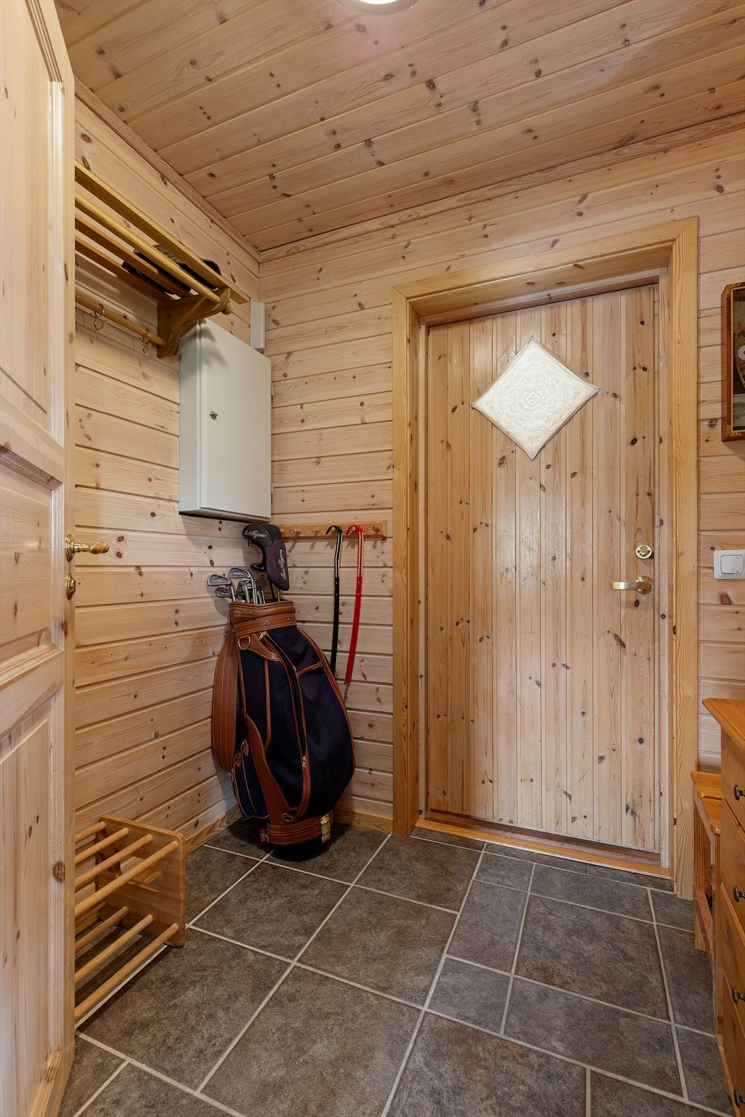 Vindfang med gode oppbevaringsmuligheter Galleribilde