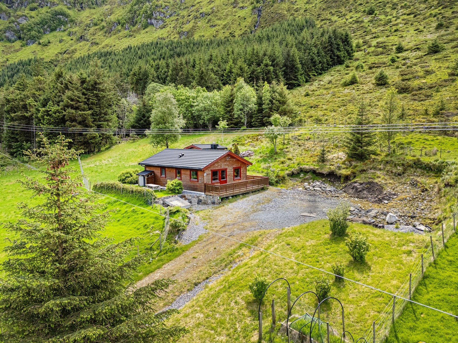 Gjerdsvikvegen 205 presentert av Torine Hildre Osnes v/Notar Galleribilde