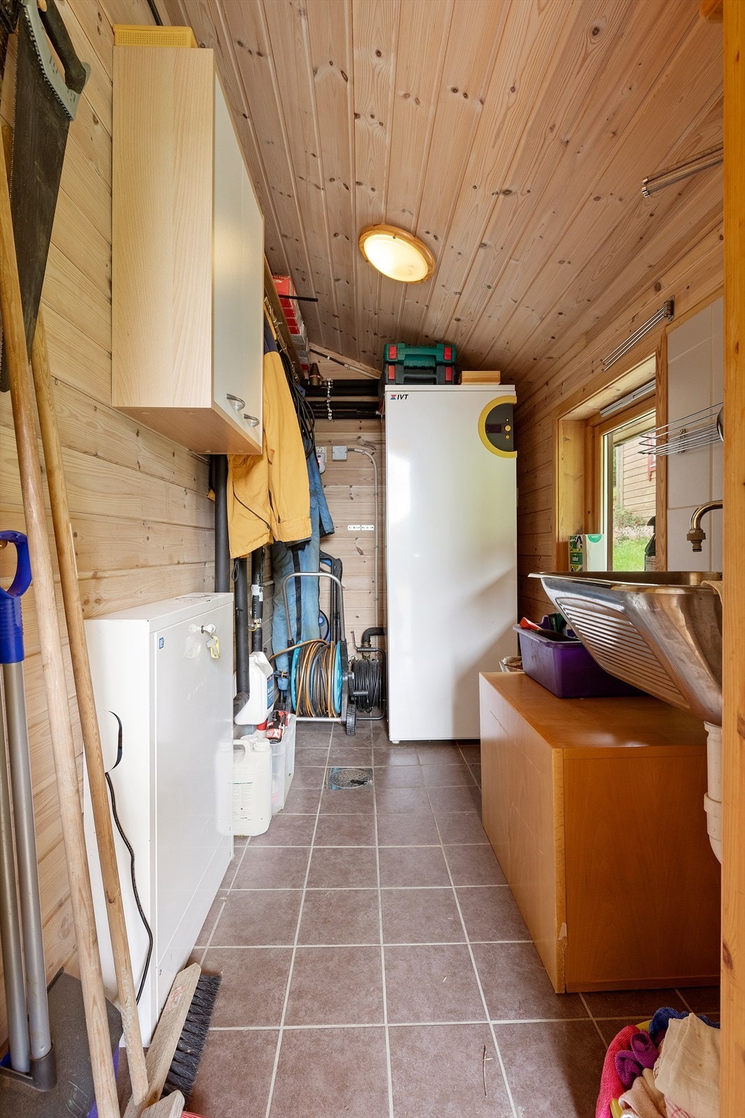 Utvendig bod med utslagsvask Galleribilde