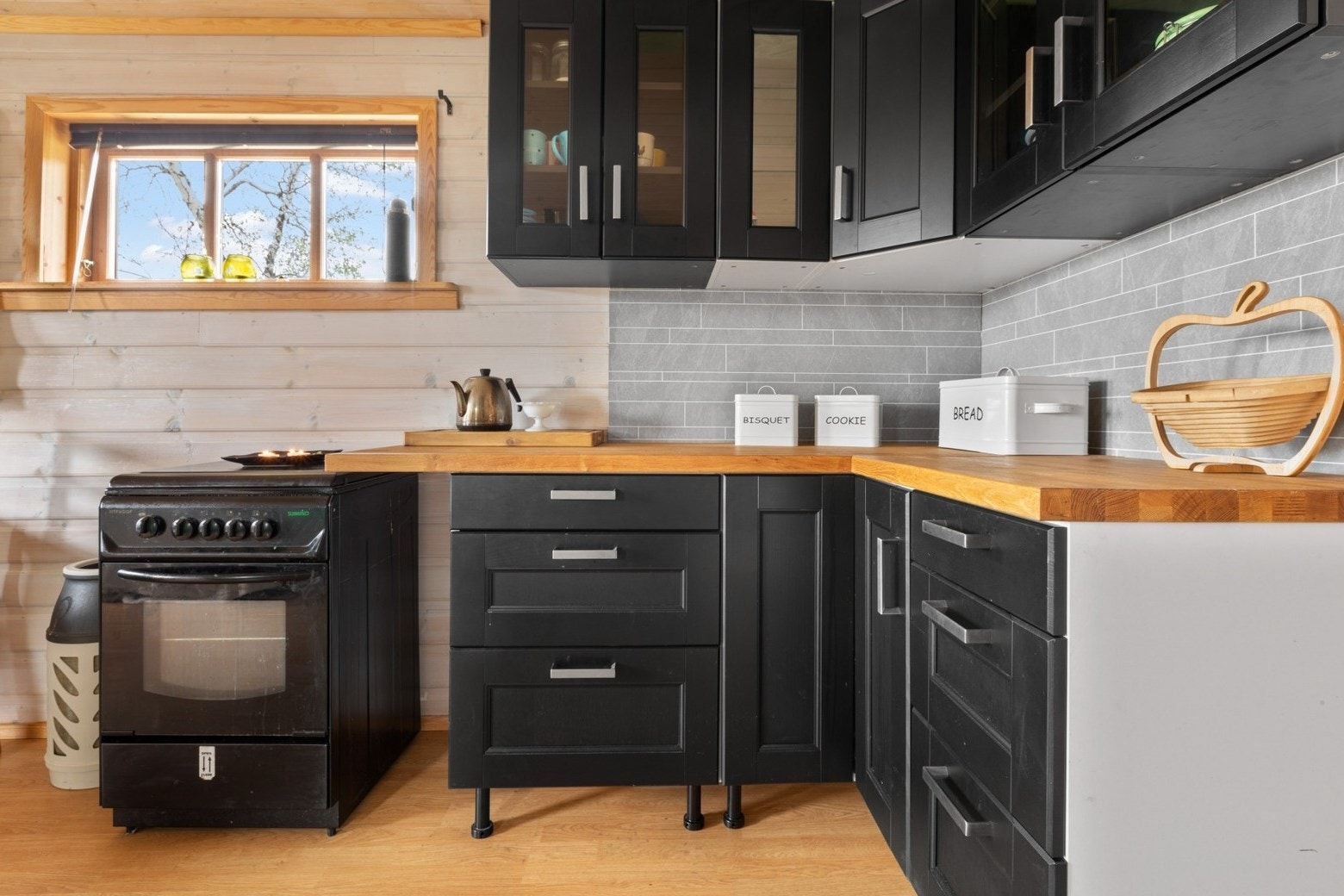 Pent kjøkken, og det er mulighet for sommervann(utbedring må gjøres før bruk) Galleribilde