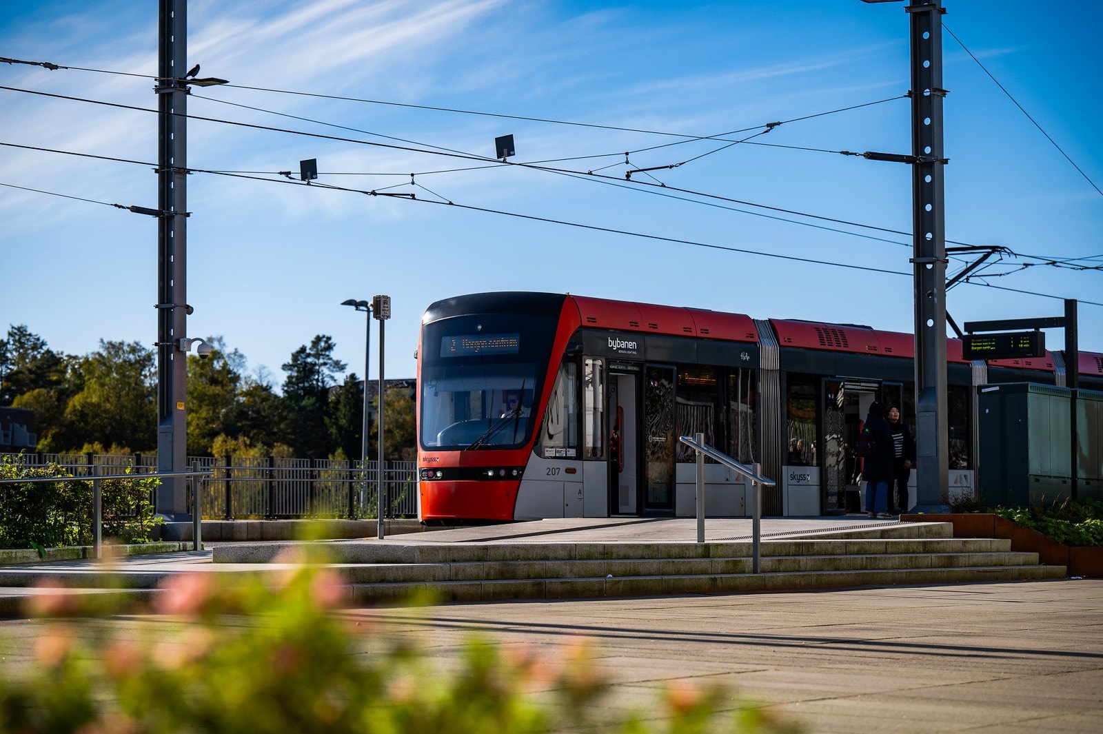 Bybanestoppet ved Oasen ligger gå minutters gange fra leiligheten. Galleribilde