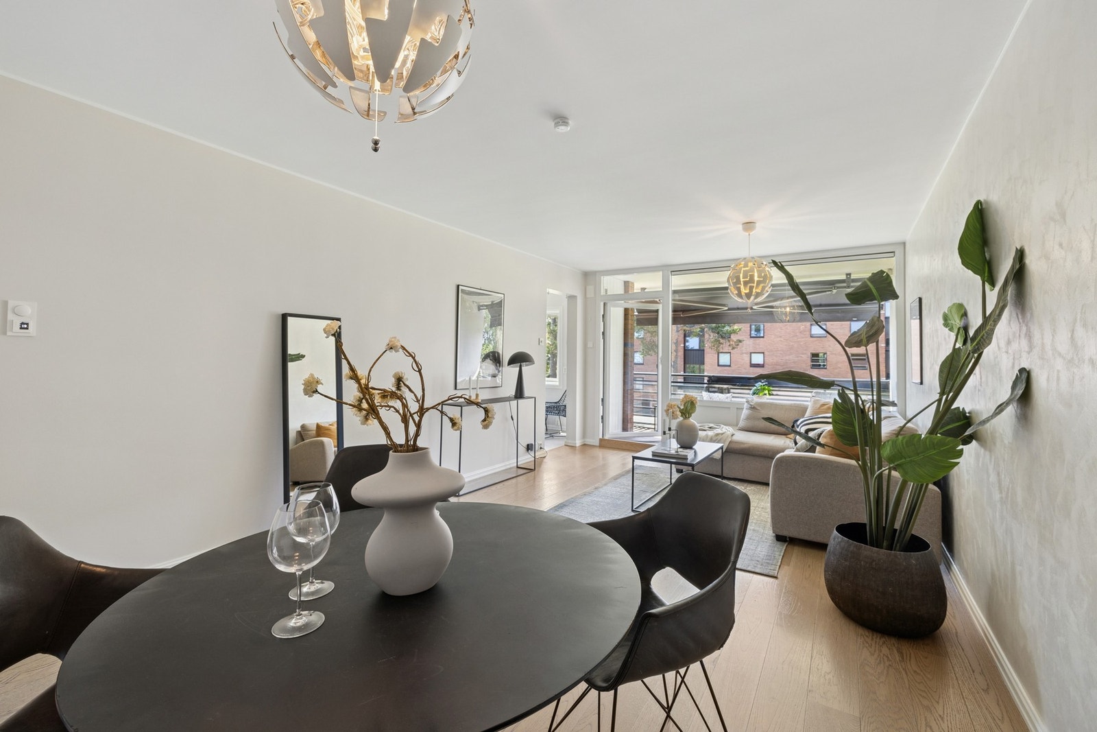 Leiligheten ligger i byggets tredje etasje og har en god og funksjonell planløsning. Galleribilde