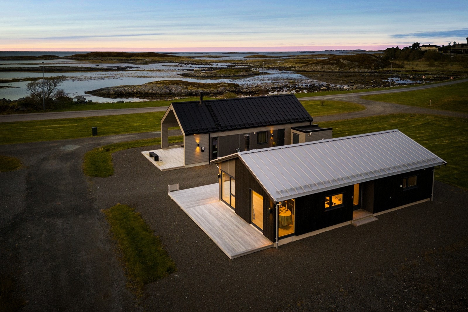 Her har man fastlandsforbindelse til og fra Ålesund, som gir uante muligheter for å få seg en fritidsbolig som kan benyttes året rundt. Galleribilde