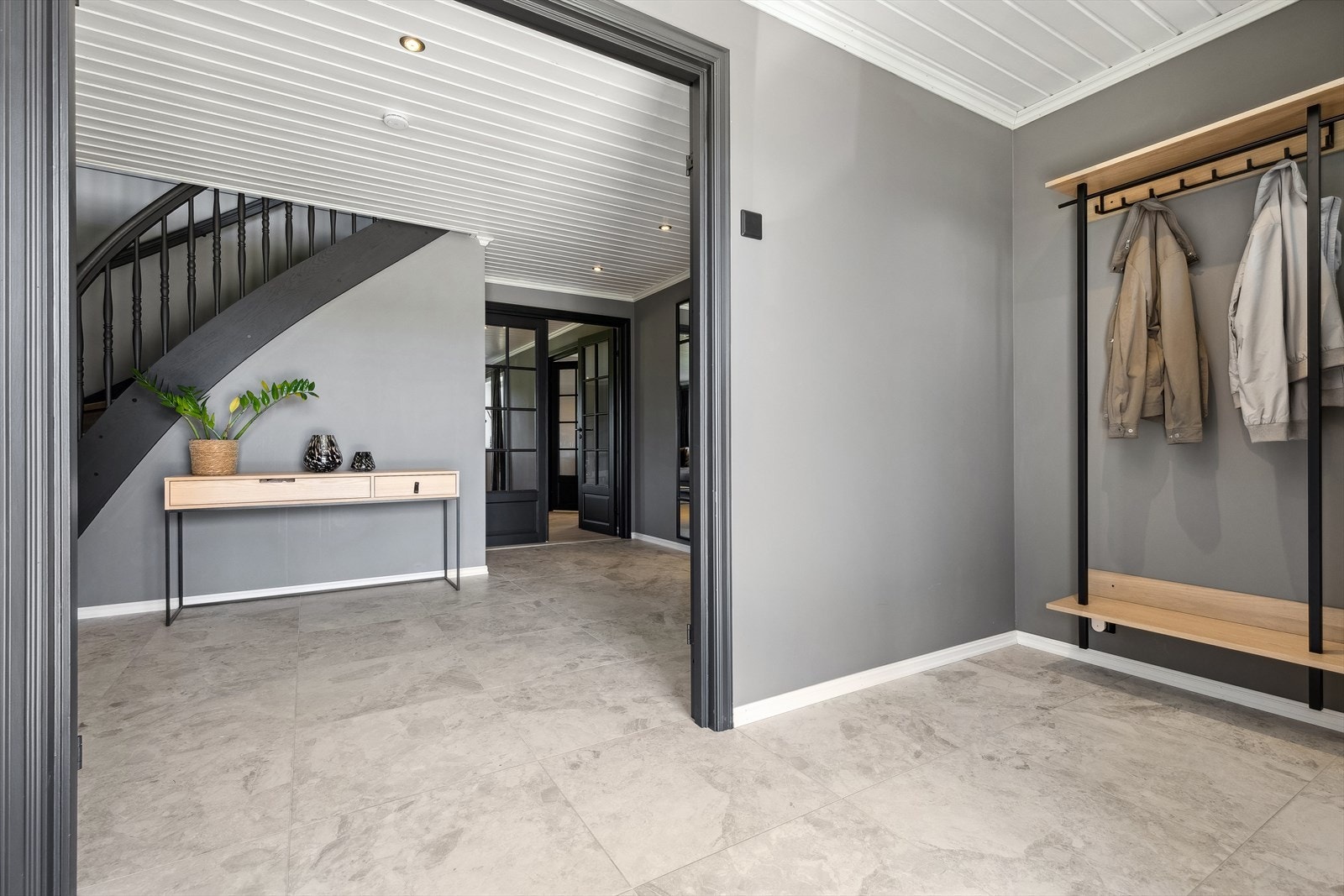 Hele boligens hovedetasje har vannbåren gulvvarme. Galleribilde