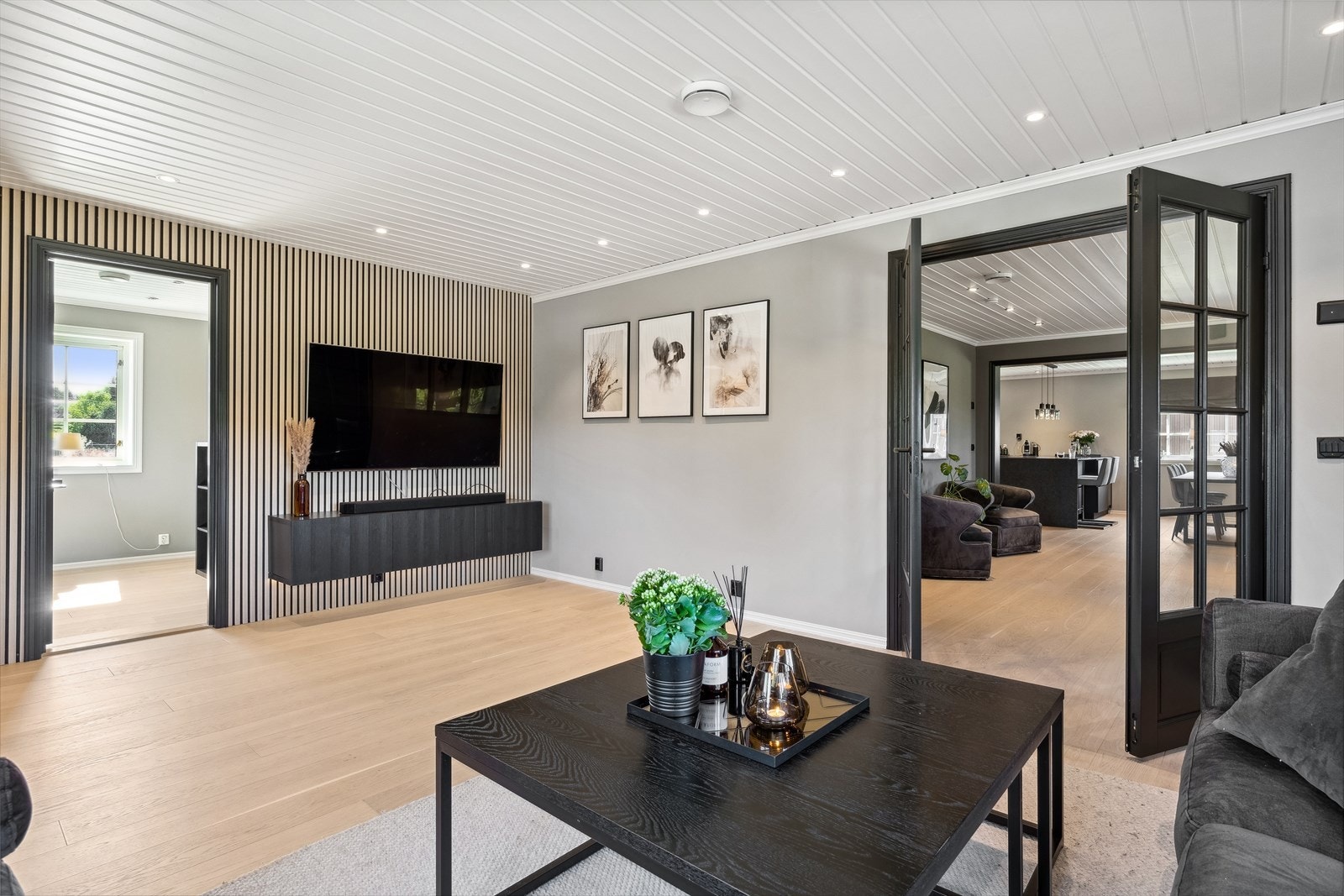 Også her er det gjort tidsriktige og moderne interiør- og fargevalg. Galleribilde