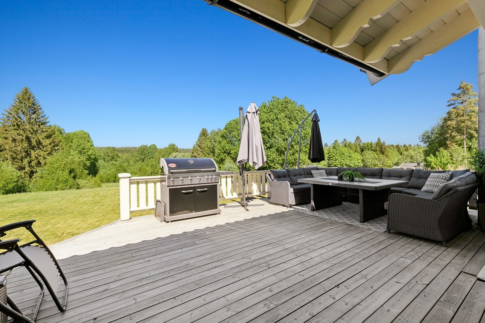 Delvis overbygget terrasse på ca. 57 kvm. Galleribilde