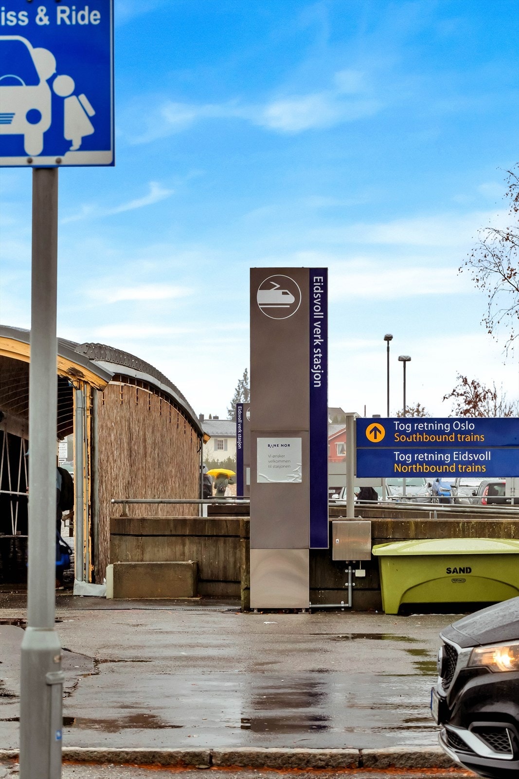 Fra eiendommen er det ca. 1,4 km til Eidsvoll verk stasjon, hvor toget tar deg til Oslo S på kun 30 min. Galleribilde