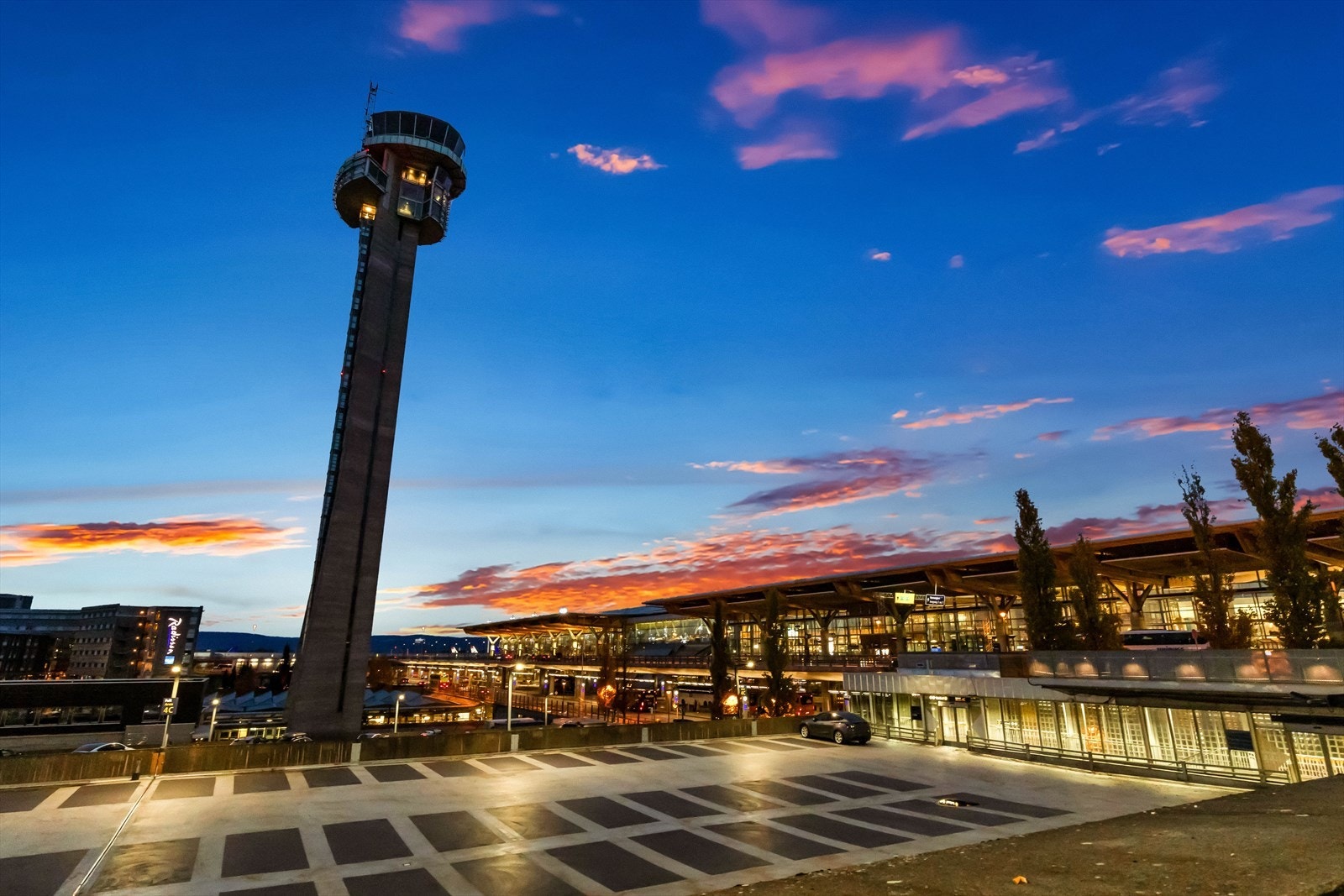 Til Oslo lufthavn Gardermoen er det kun ca. 20 min med bil, eller 6 min med tog. Galleribilde