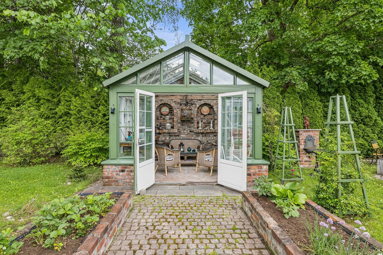 På tomten finner du også drivhus. Galleribilde