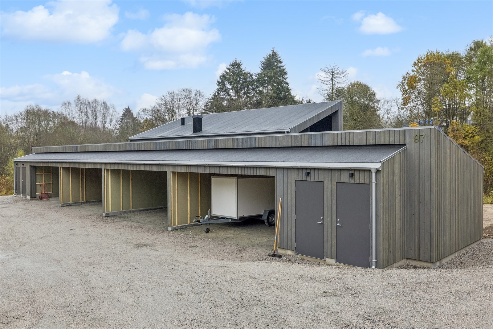 Carport med plass for to biler. Galleribilde