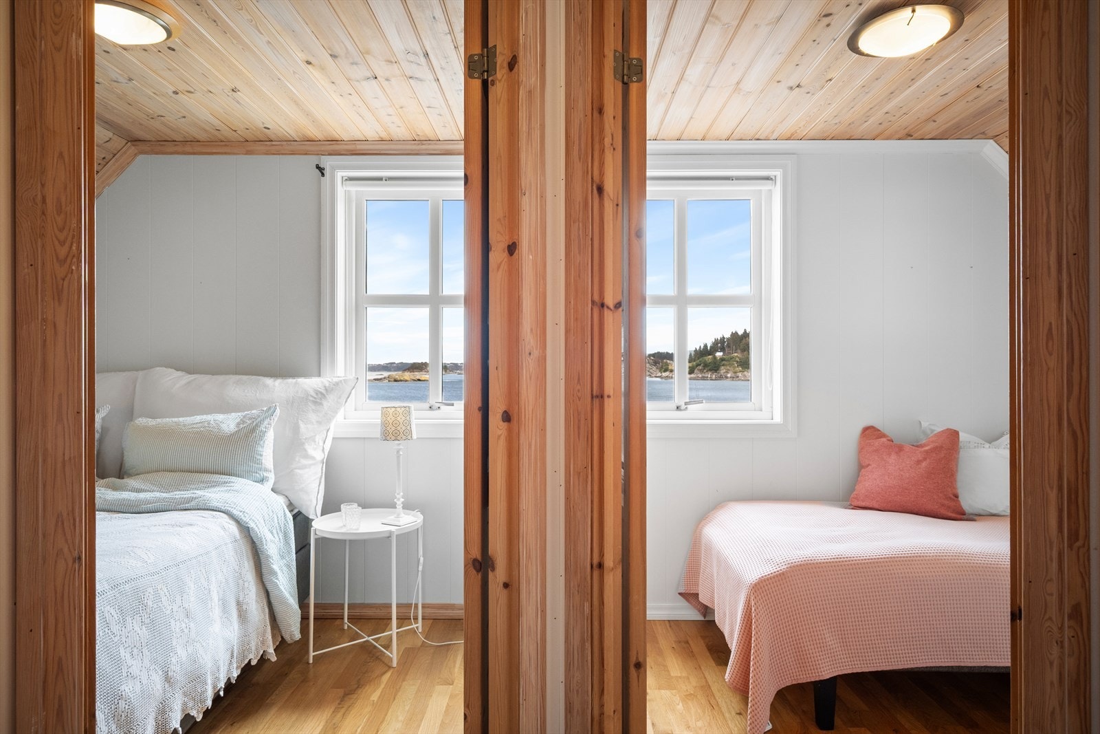 Soverommene i rorbuen ligger ved siden av hverandre. Galleribilde