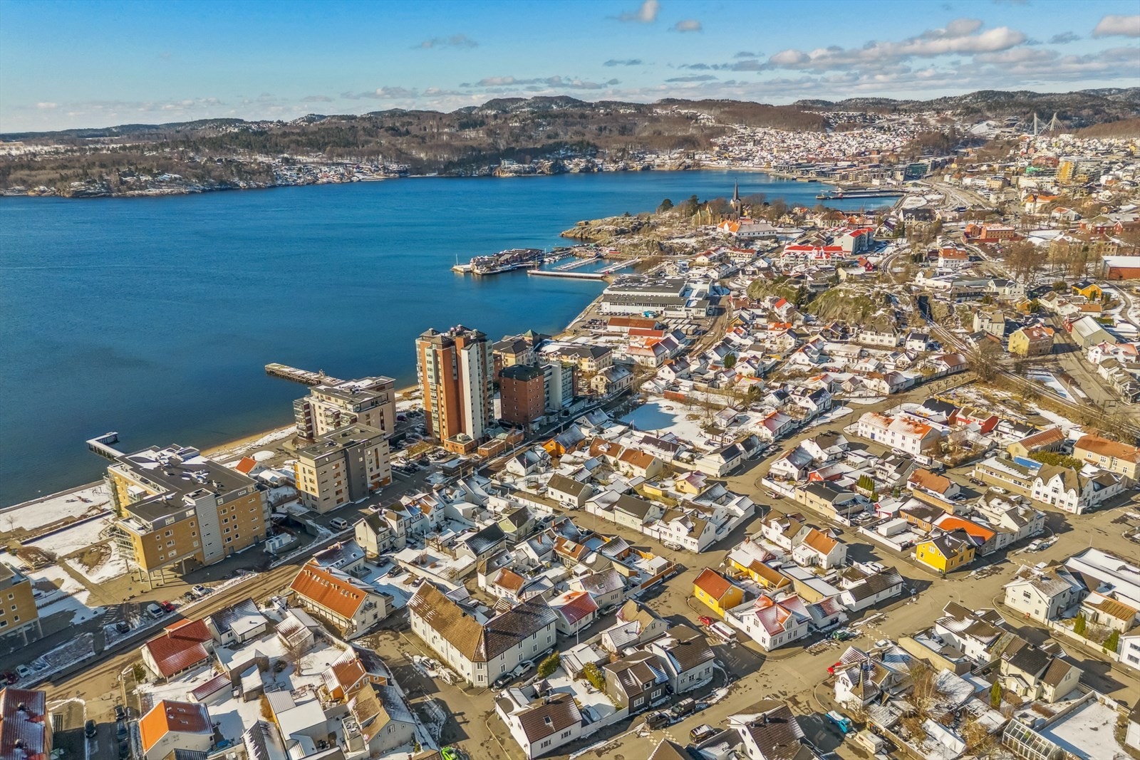 På Torstrand er det korte avstander til natur og byliv. Her får du tilgang til flotte strender, gode turmuligheter i et sentralt, men rolig nabolag. Galleribilde