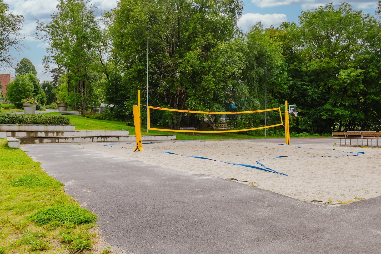 Inviter venner til Volleyball og basket Galleribilde