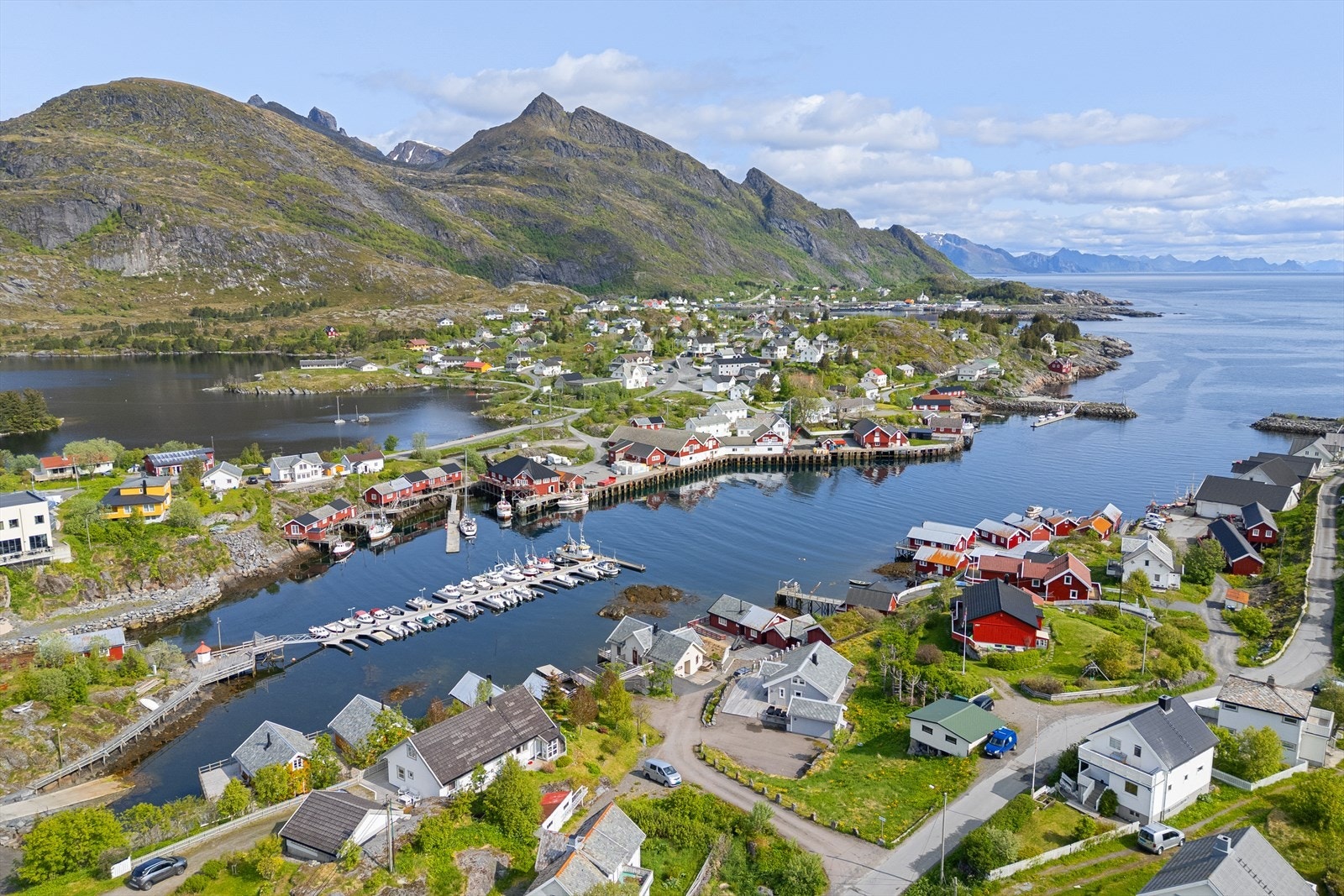 Fra eiendommen tar det ca. 7 minutter å gå til nærmeste dagligvarebutikk. Galleribilde