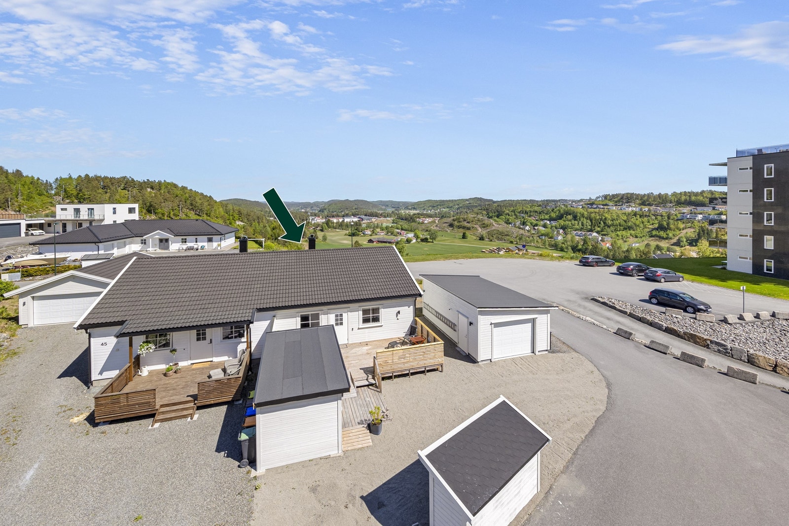 Sjekk ut beliggenheten, helt på enden med fritt utsyn mot sentrum Galleribilde