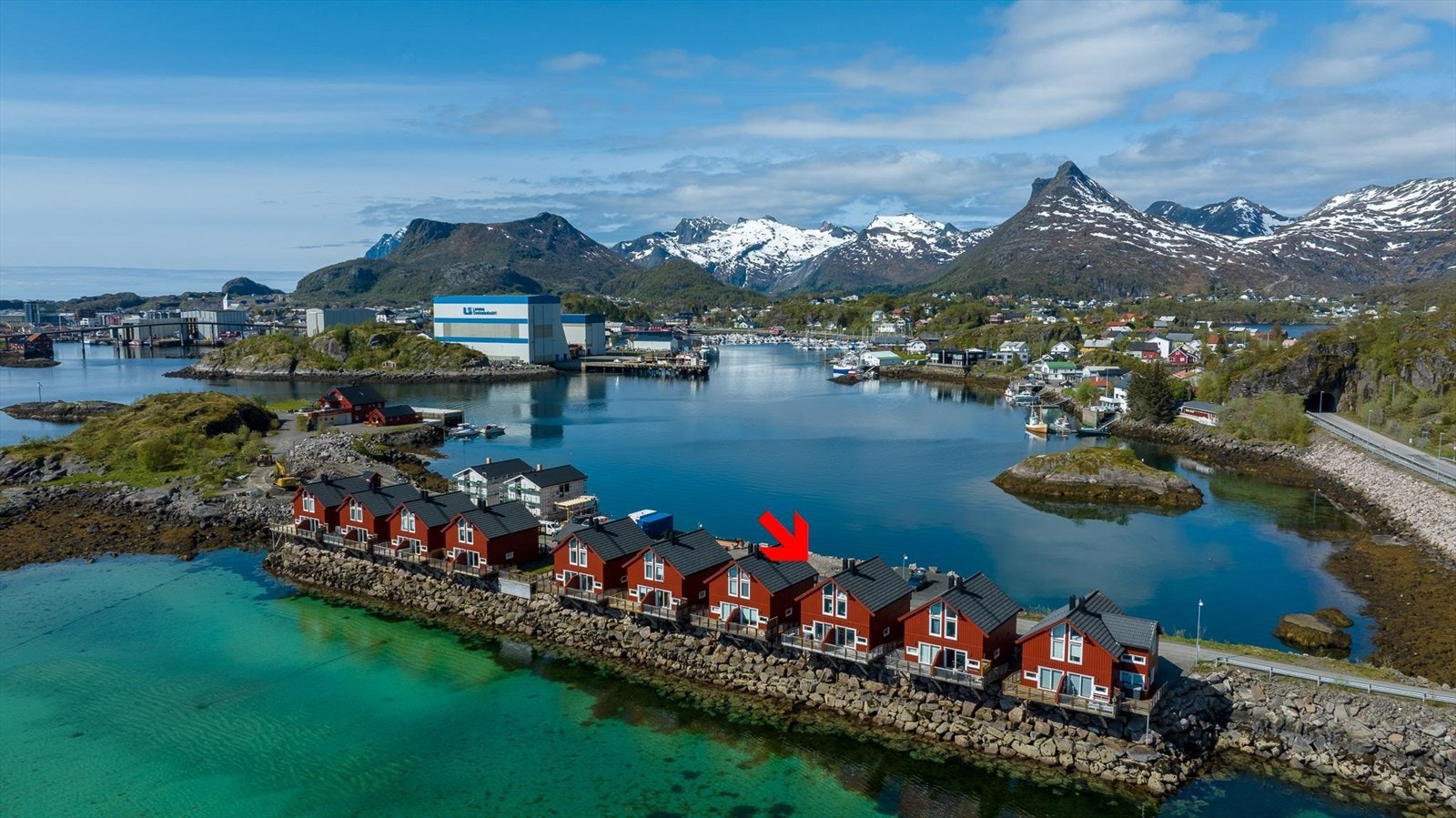 Dronefoto mot Svolvær sentrum Galleribilde