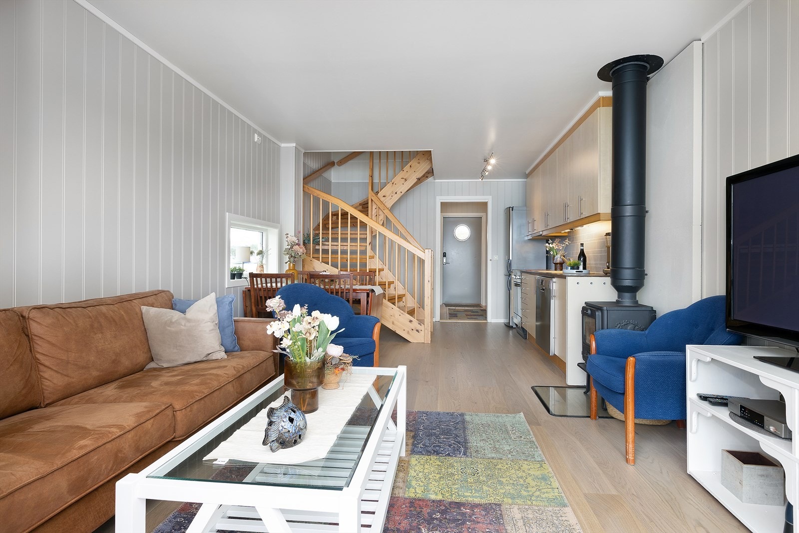 Montert vedovn med stålpipe Galleribilde