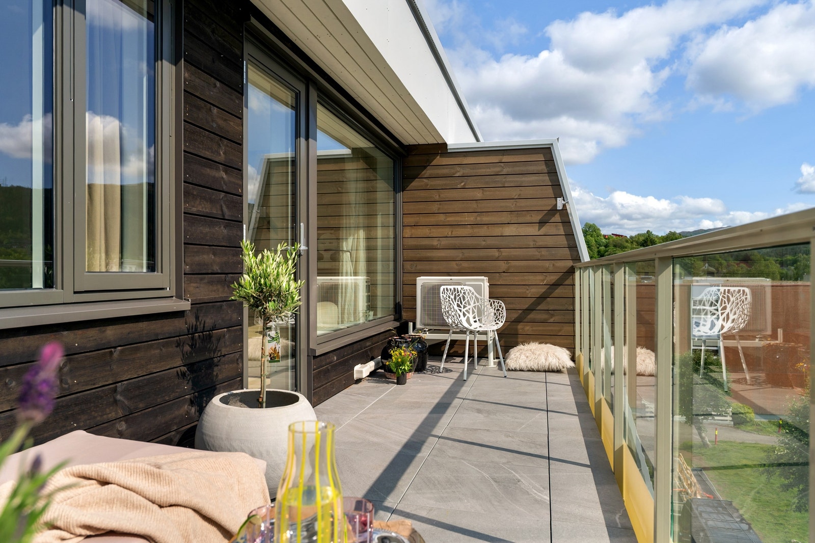 Deilig og solrik uteplass Galleribilde