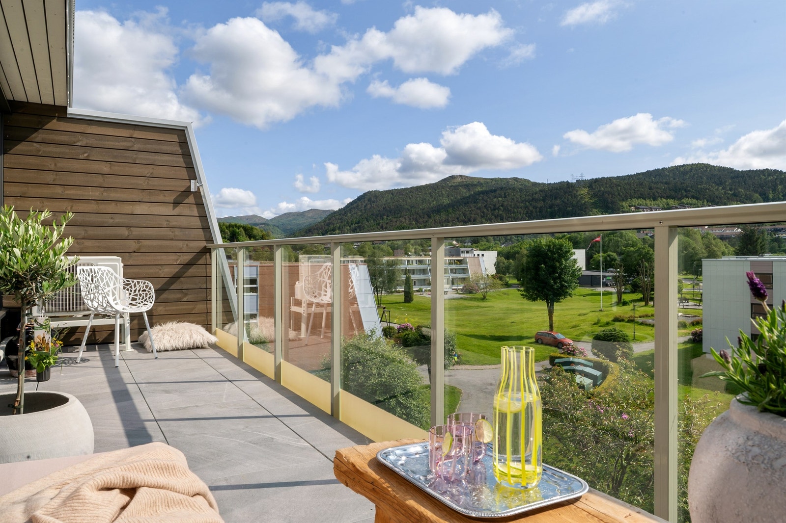 Borettslaget har nylig oppgradert bygg med ny fasade, tak, vinduer, balkonger, trappeganger samt installert balansert ventilasjon med varmegjenvinning. Galleribilde