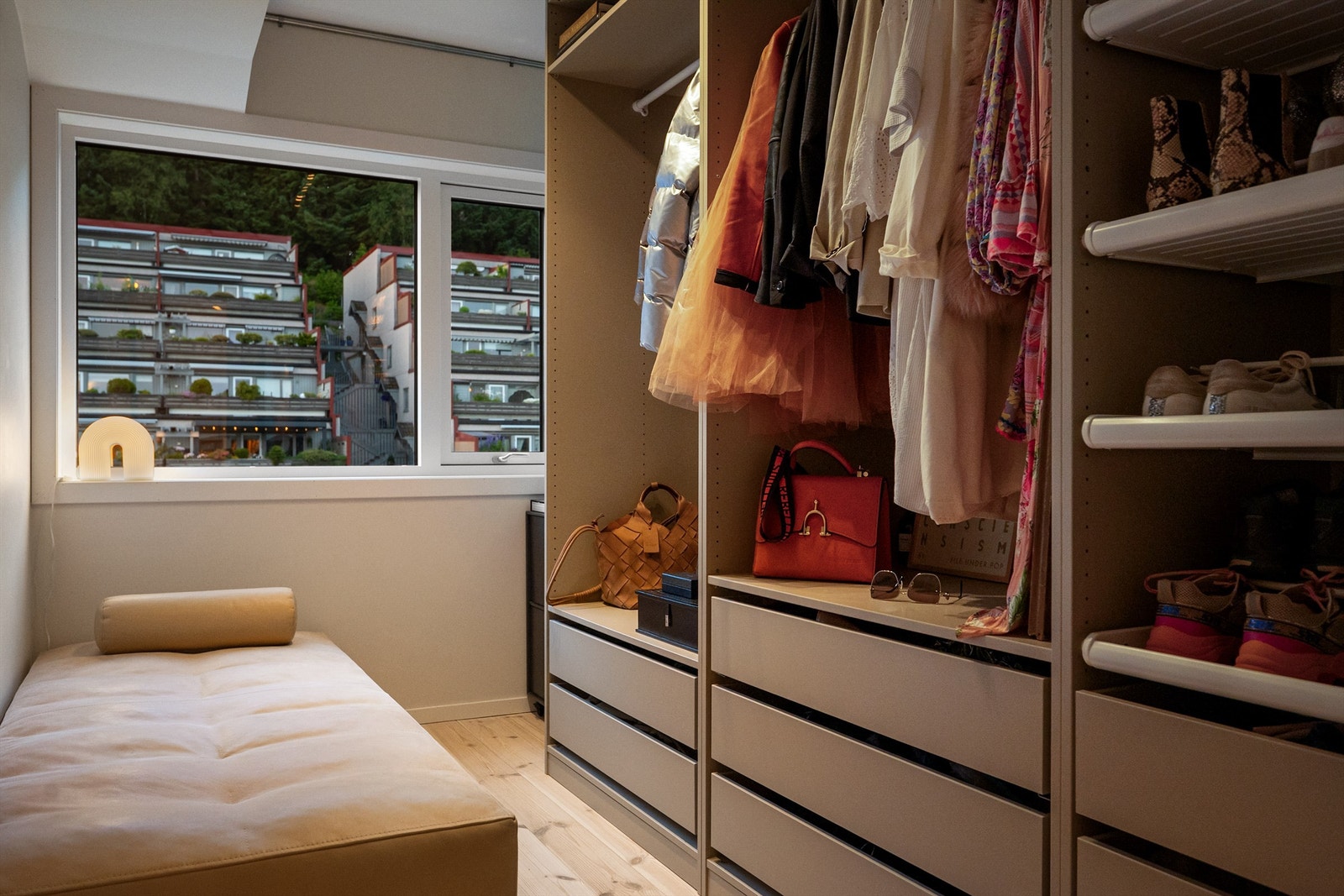 Ikke noe mangel på garderobeplass her Galleribilde