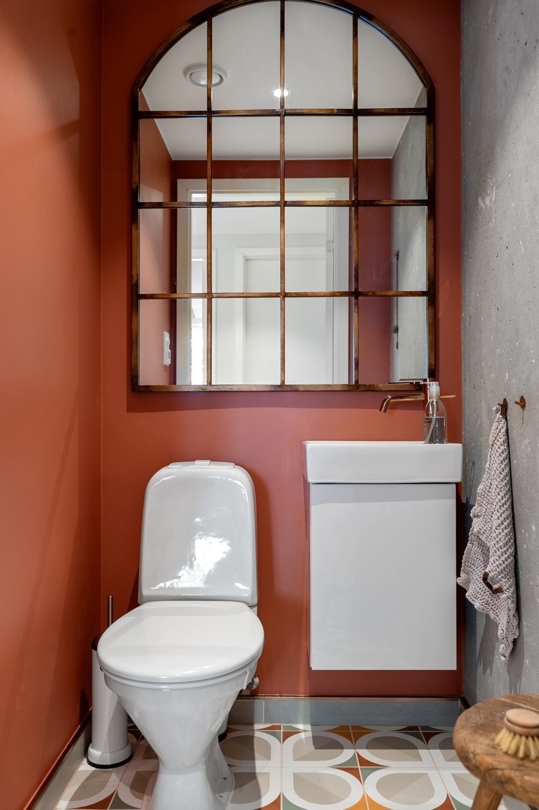 Flott wc med farger som passer resten av leiligheten Galleribilde